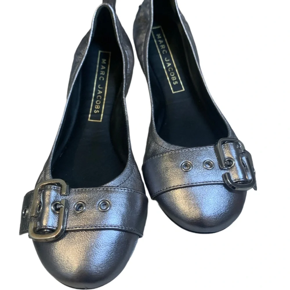 Marc Jacobs Silver Dolly Leather Buckled Ballerina Flats Sz 38 ( Sz 7 ) Like New - Picture 4 of 7